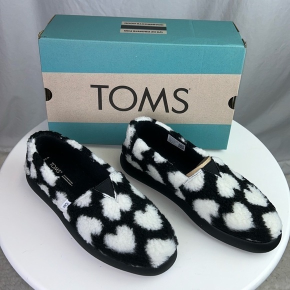 Tom’s Alpargata Mallow Black Hearts Faux Shearling Footwear Slippers - Picture 1 of 14